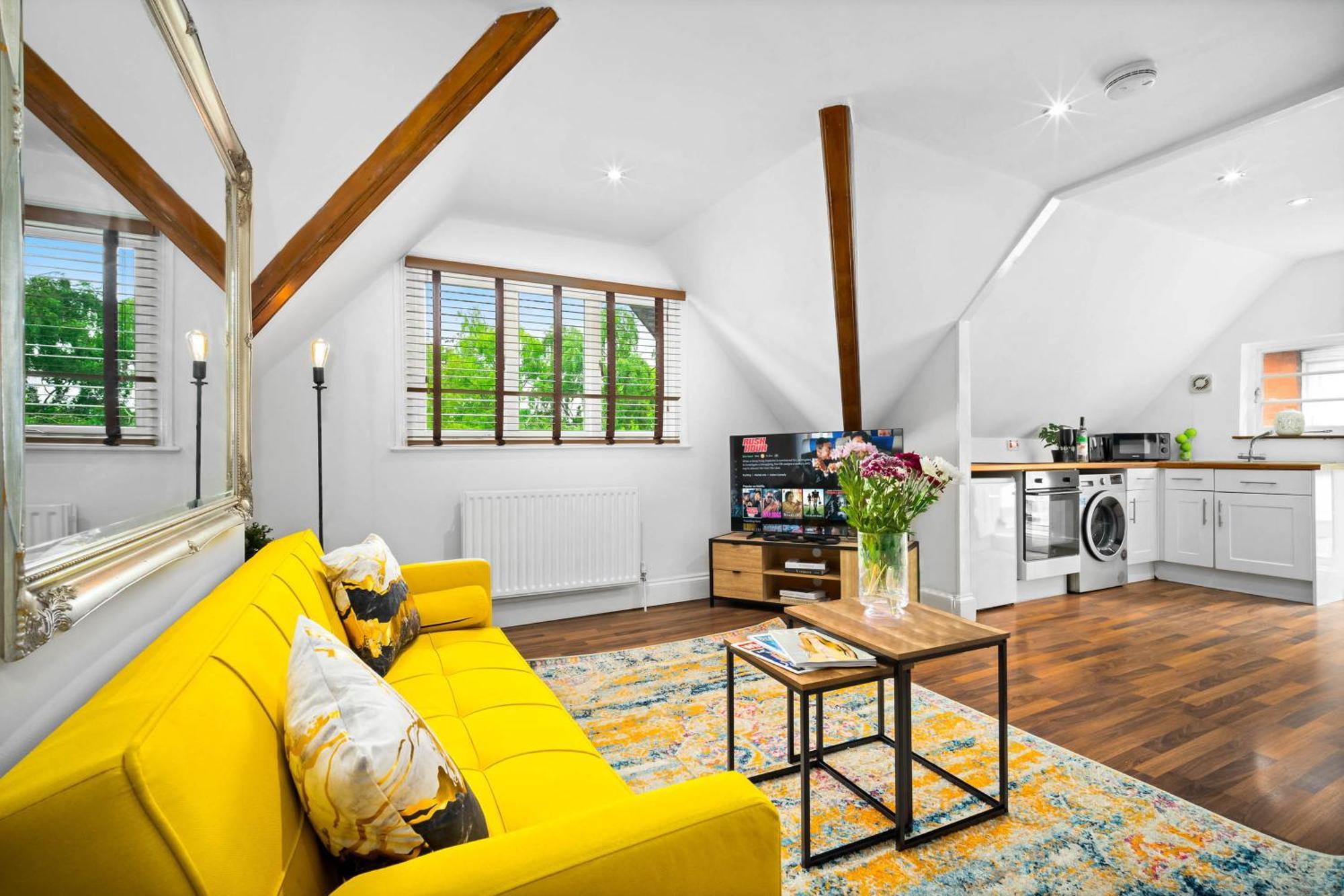 Stylish Apartment - Parking - Outdoor Terrace - Wolverhampton - Netlix - Wifi - 9Bpc Buitenkant foto