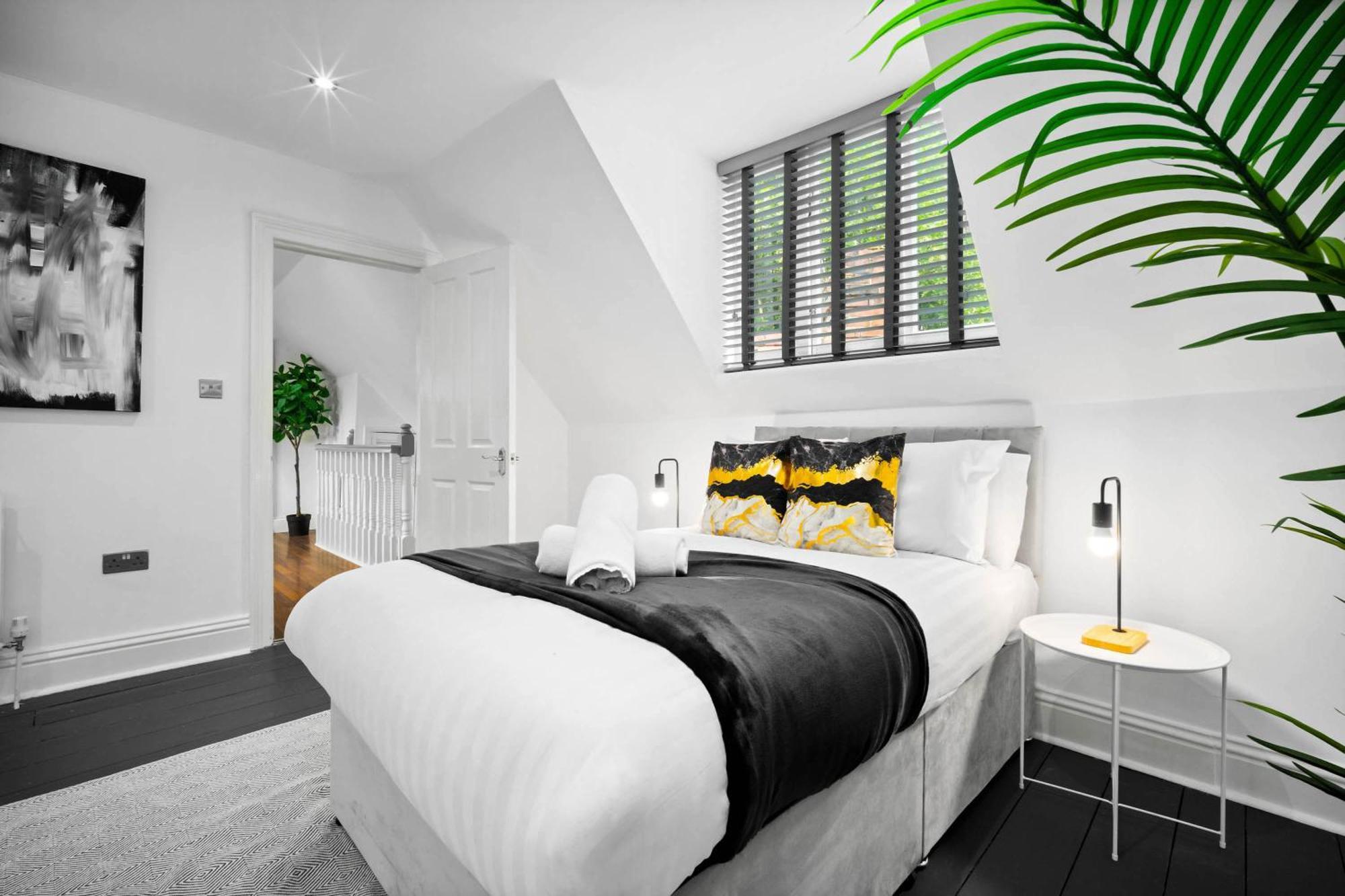 Stylish Apartment - Parking - Outdoor Terrace - Wolverhampton - Netlix - Wifi - 9Bpc Buitenkant foto