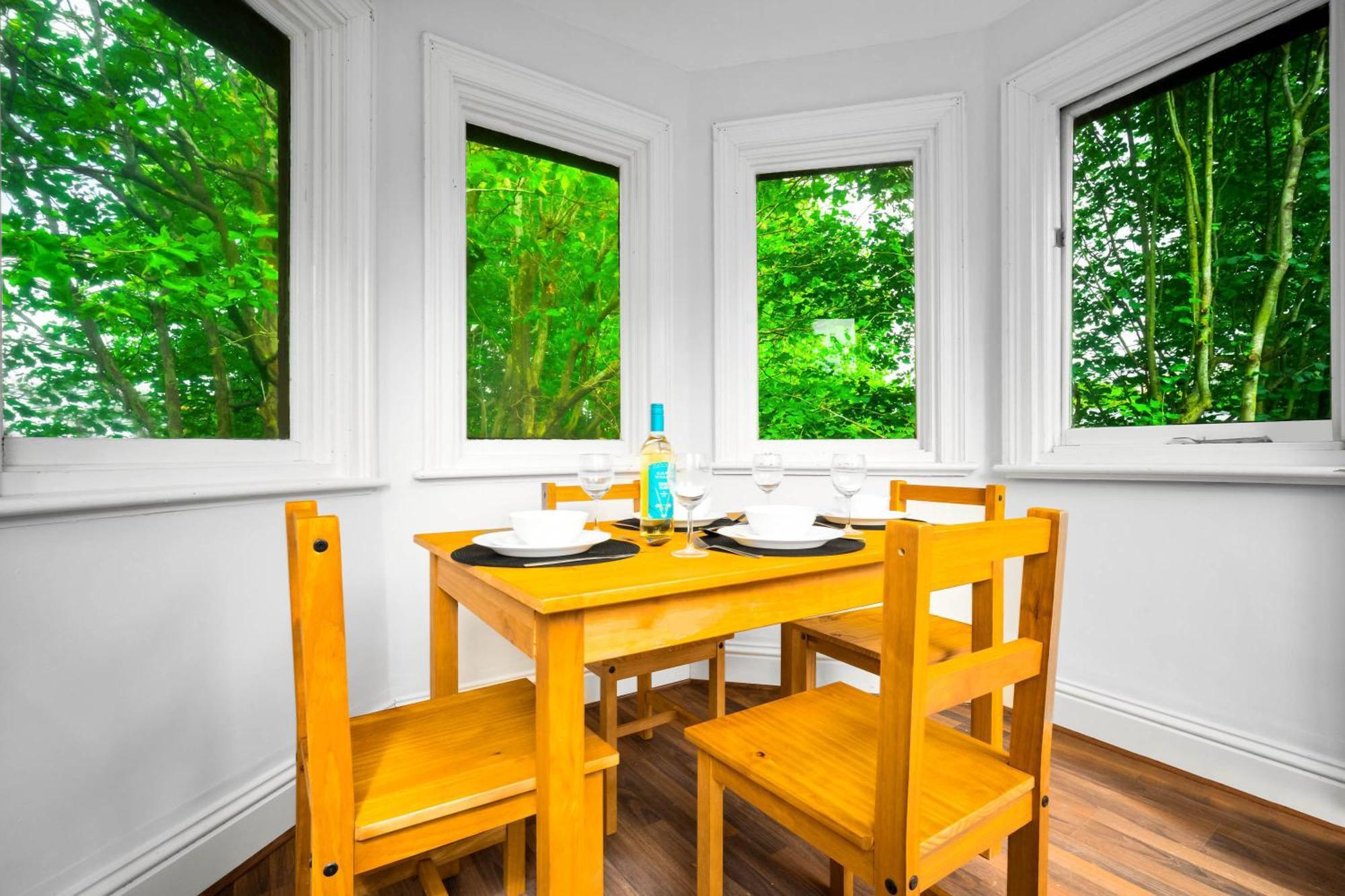 Stylish Apartment - Parking - Outdoor Terrace - Wolverhampton - Netlix - Wifi - 9Bpc Buitenkant foto